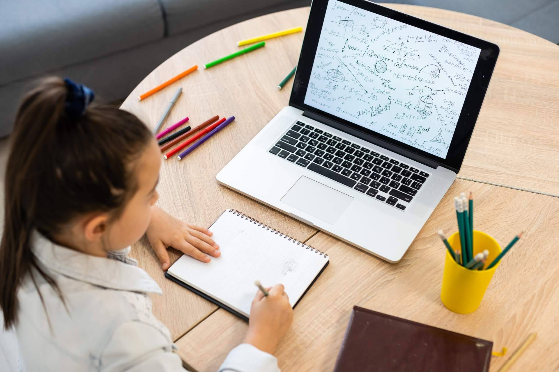 Cómo aprender inglés hoy; apps, clases online o academias