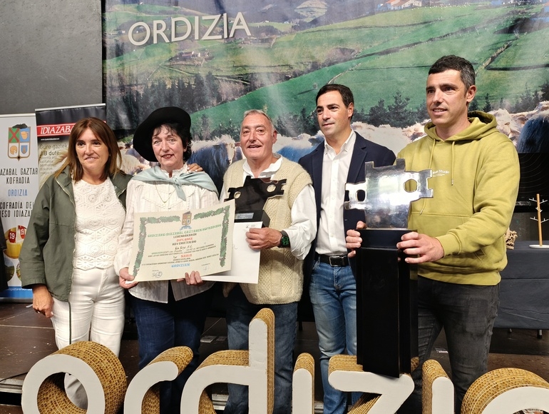 La quesería La Leze de Ilarduia gana por tercera vez el LII Concurso de Quesos de Ordizia y el Trofeo Kutxa de Oro