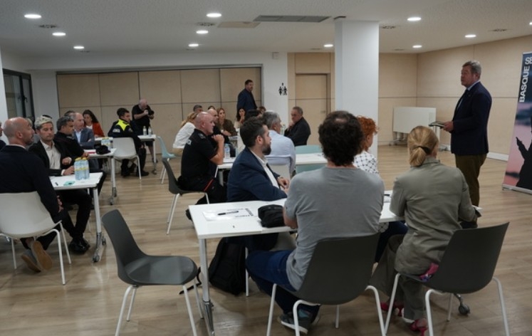 El primer encuentro del Basque Segurtasun Foroa en Gipuzkoa reúne a representantes locales