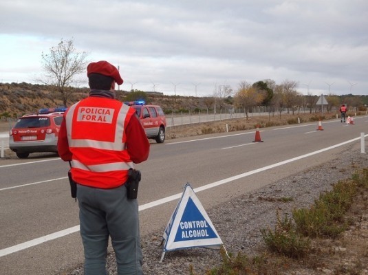 Imputada por circular ebria y con una rueda reventada por la carretera de Sarriguren