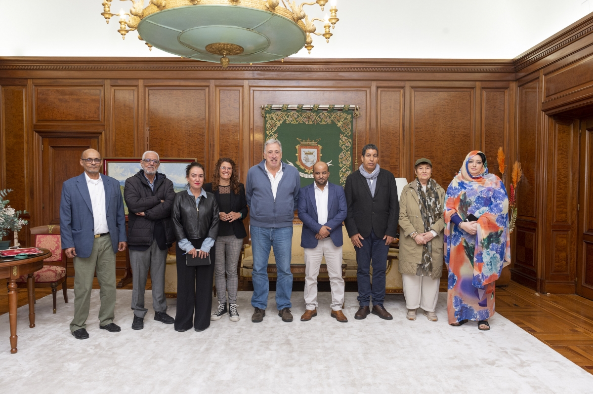 El alcalde de Pamplona recibe a una delegación saharaui 
