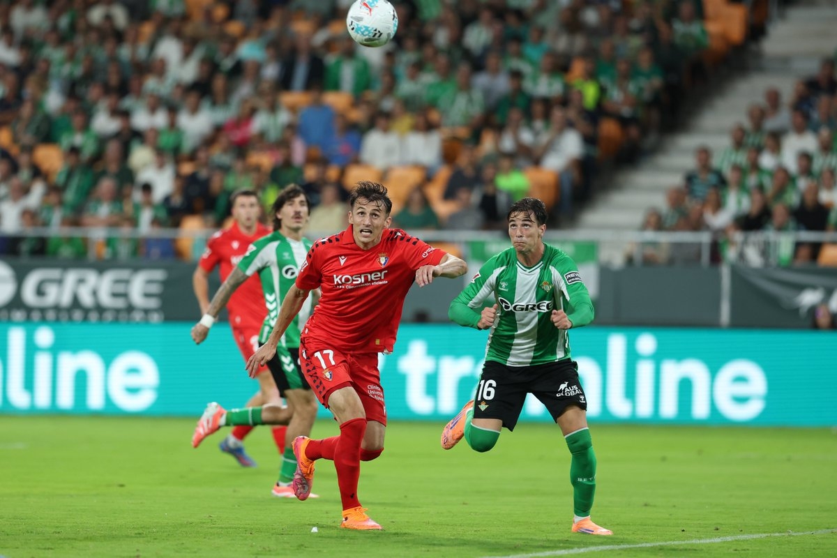 Osasuna sufre una derrota ante el Betis en La Cartuja (2-0)
