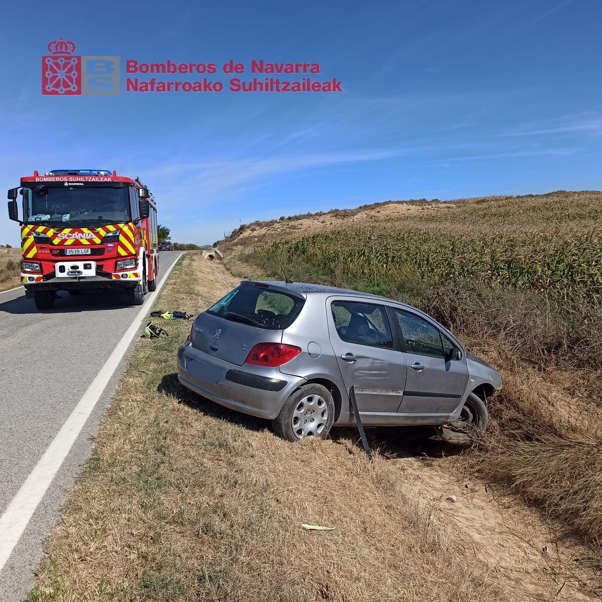 Una joven, de 22 años, herida al volcar su vehículo en la NA-6020, en Artajona
