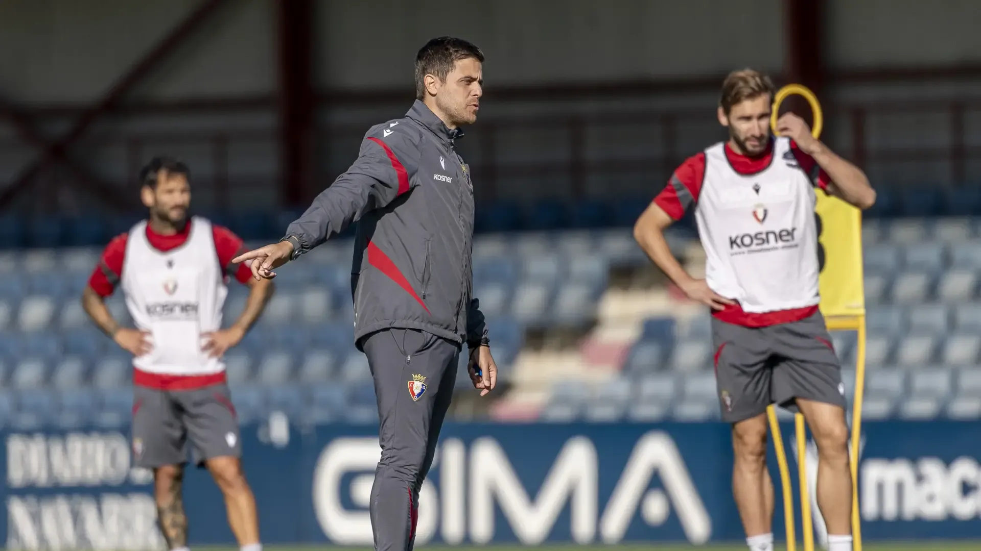 Osasuna continúa su preparación en Tajonar con las ausencias de los internacionales Budimir y Becker
