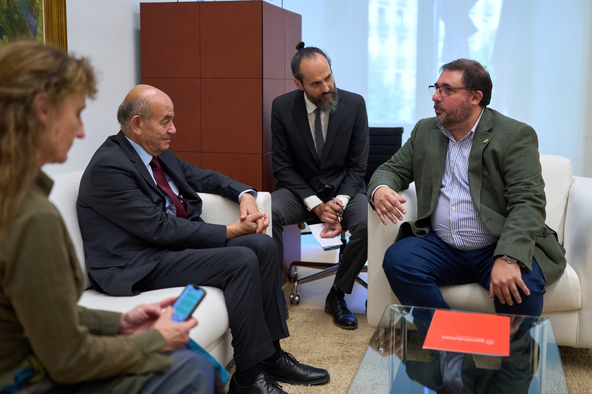 El Parlamento de Navarra reafirma su apoyo al pueblo palestino en el encuentro entre Unai Hualde y Raji Sourani