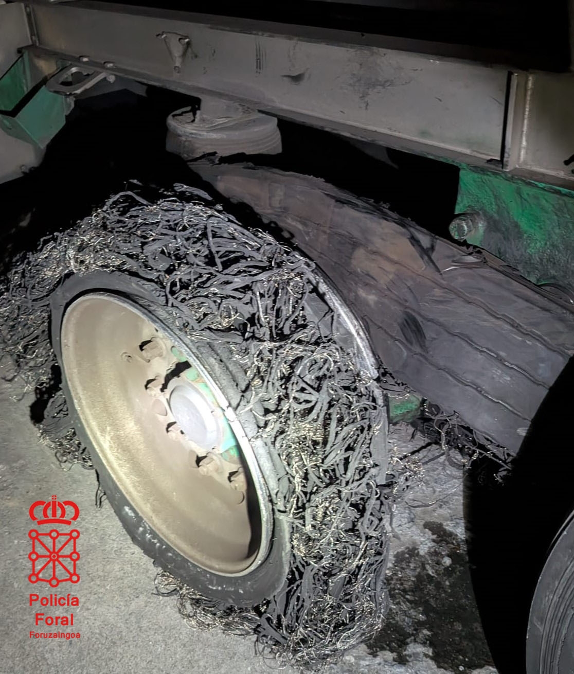 Iba borracho  'como un atún': interceptado en Doneztebe un camionero con una rueda reventada y dejando rastro