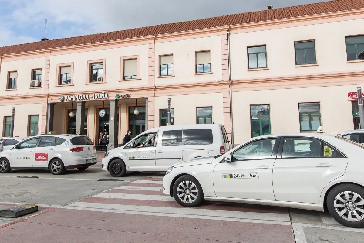 Consumidores reclaman más accesibilidad en el servicio de taxi de la Comarca de Pamplona, sobre todo en fines de semana y en horas punta 