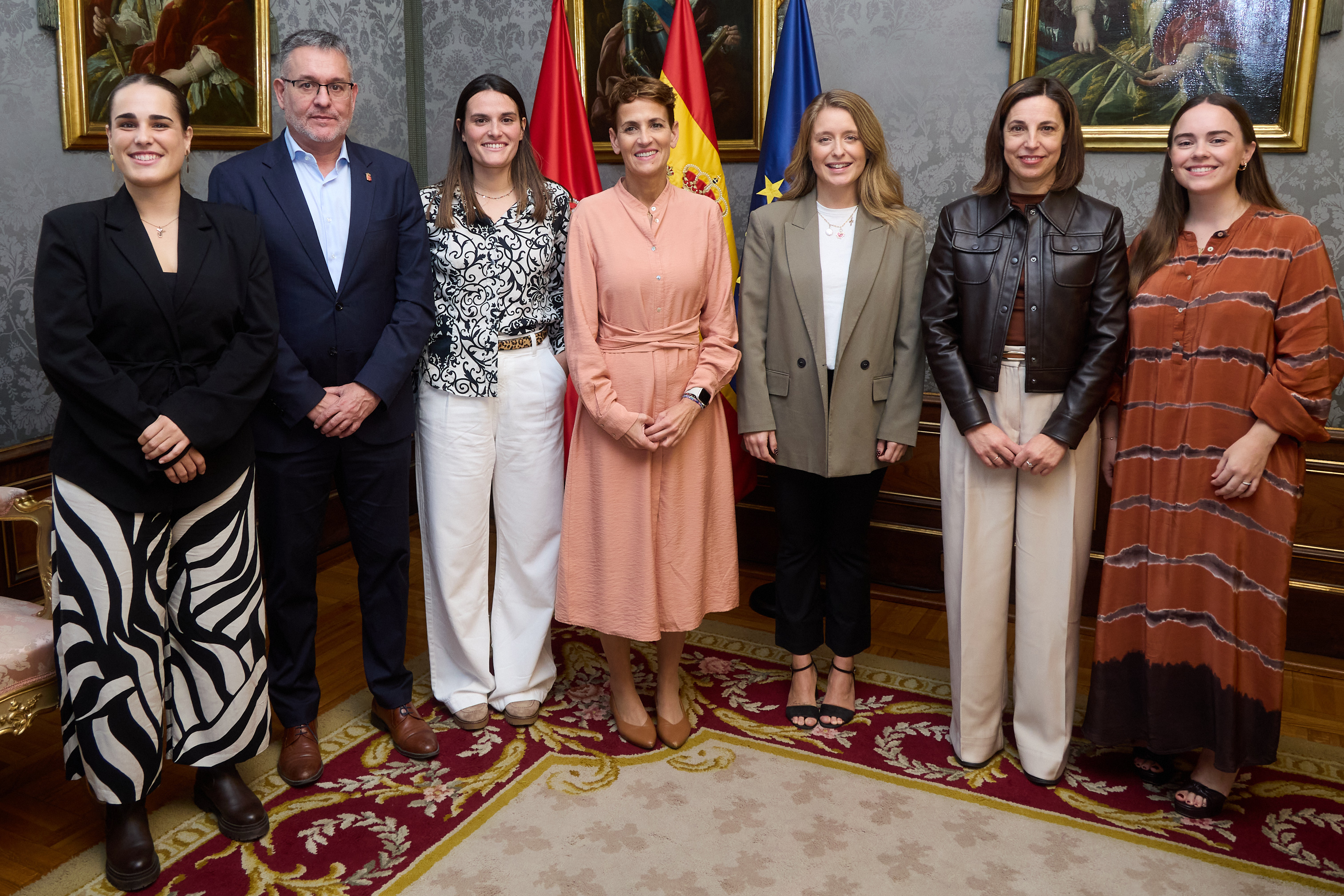 De izquierda a derecha: Irene Izo, el consejero García, Itxaso Aranguren, la Presidenta Chivite, Paula Domínguez, la directora general de Ciencia, Tecnología e Innovación, Agurtzane Martínez, y Teresa García - 