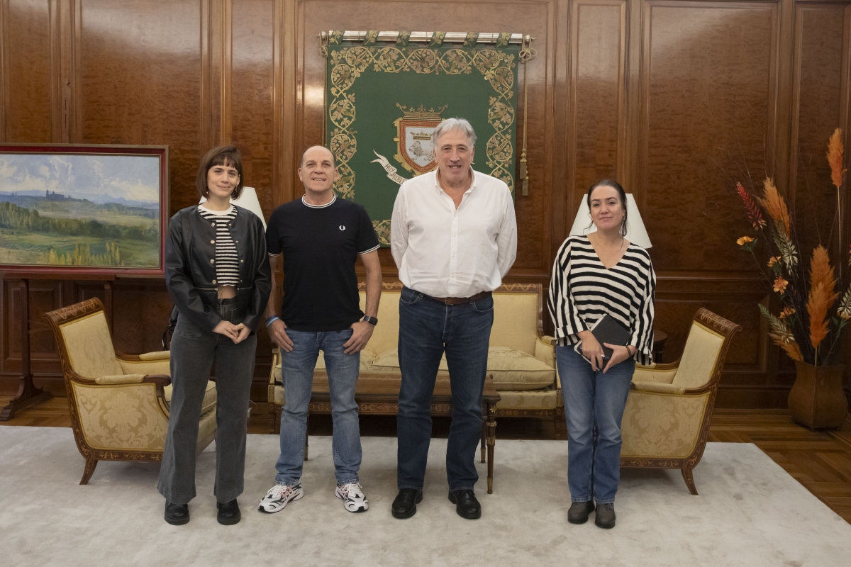 El alcalde de Pamplona recibe a ANADI para conocer las actividades del Día Mundial de la Diabetes
