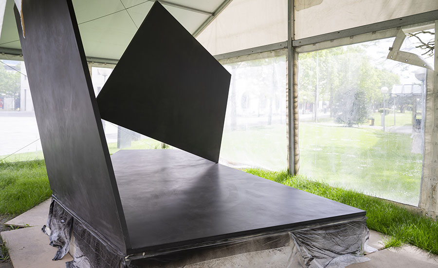 La UPNA restaura la escultura “Homenaje a Sáenz de Oiza” de Jorge Oteiza en el campus de Arrosadia