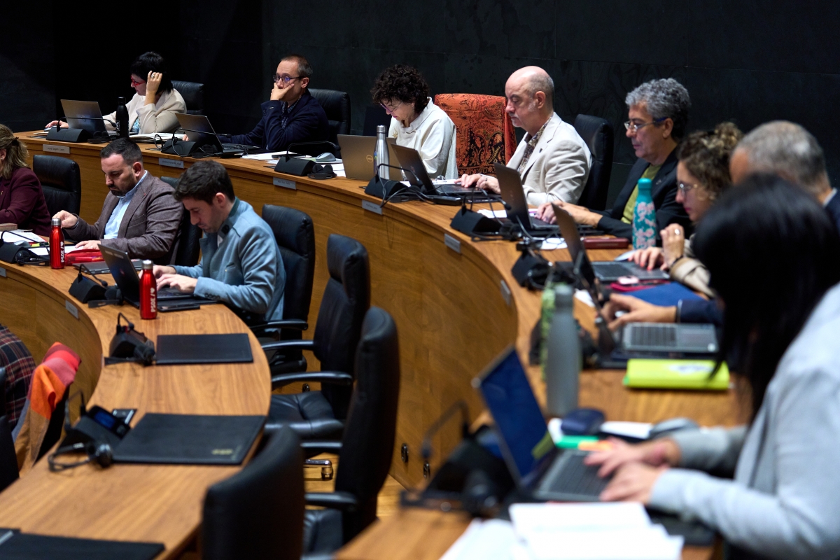 El Parlamento insta al Gobierno foral a estudiar la formación de personal del SNS-O para realizar trasplantes