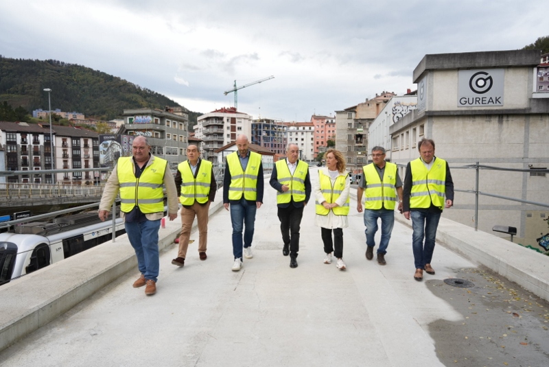 Eibar ganará 10.000 metros cuadrados de espacio público al cubrir las vías de tren entre Estaziño y Azitain