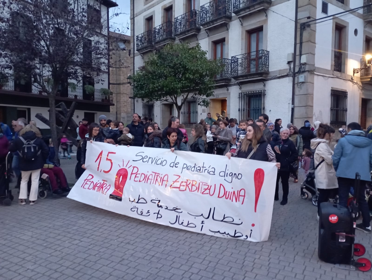 Familias de Alsasua, Olazti y Ziordia vuelven a concentrarse para exigir un servicio de pediatría digno y estable