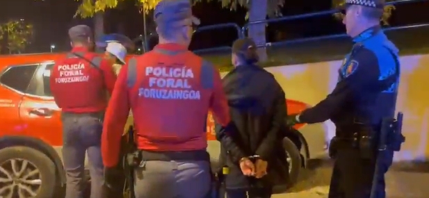 Vuelven a detener en Pamplona a tres hombres por quebrantar una orden de alejamiento tras robar y agredir a compatriota
