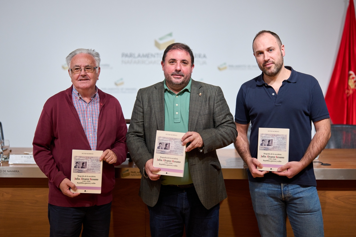 El Parlamento de Navarra acoge la presentación de la biografía de Julia Álvarez Resano