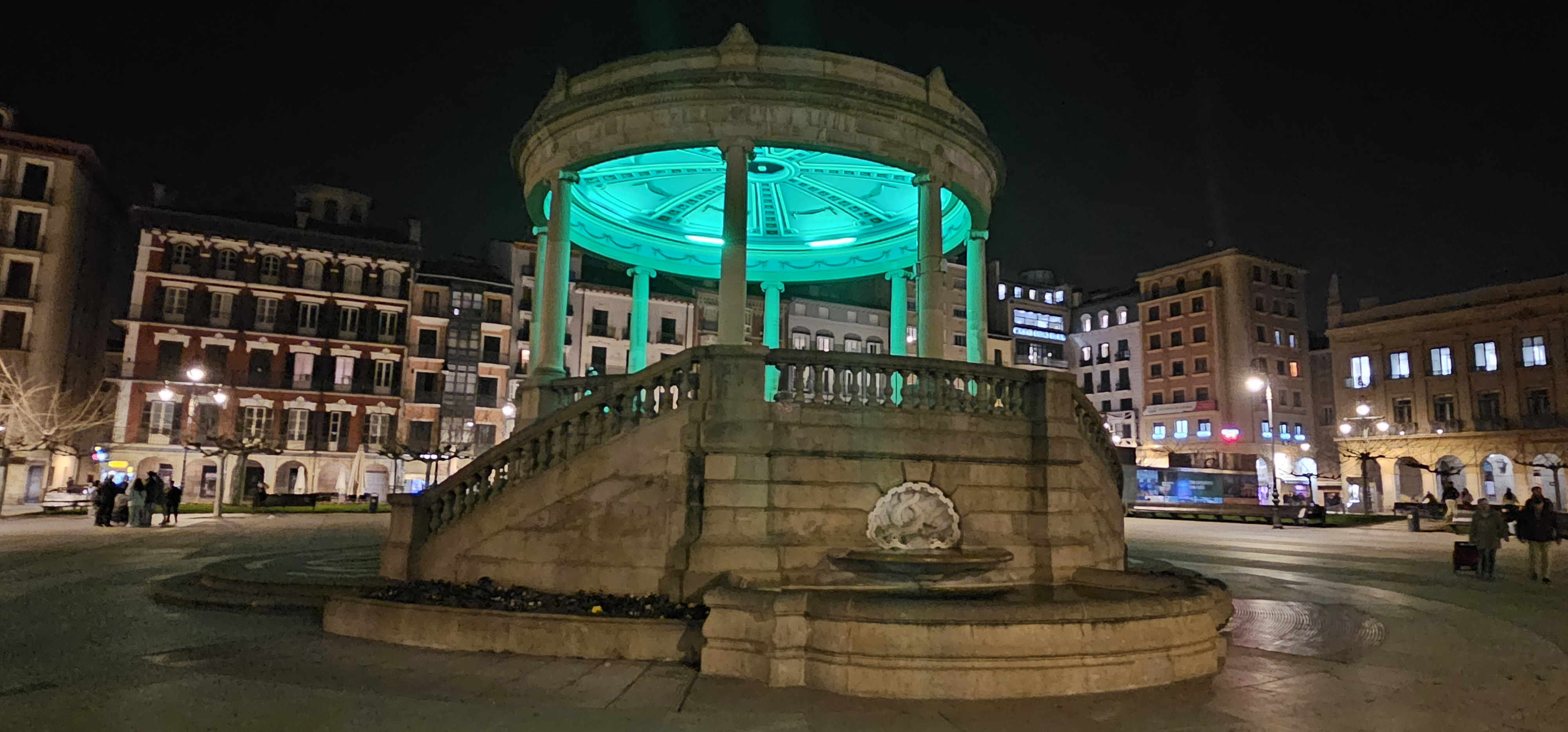 El kiosko de la Plaza del Castillo se iluminará este fin de semana por la endometriosis y el COVID persistente