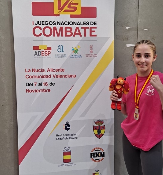 La joven navarra Ángela Gómez se corona campeona de España de clubes en boxeo con solo 15 años