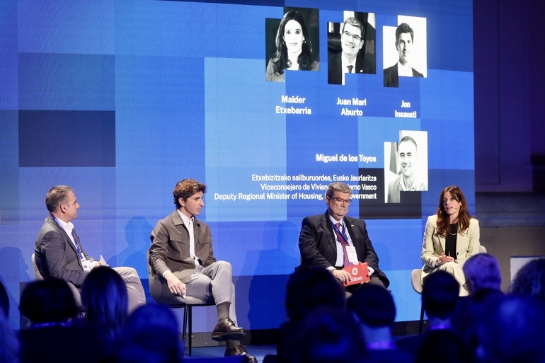 Alcaldes vascos debaten las estrategias sobre la vivienda tras la declaración de zonas tensionadas