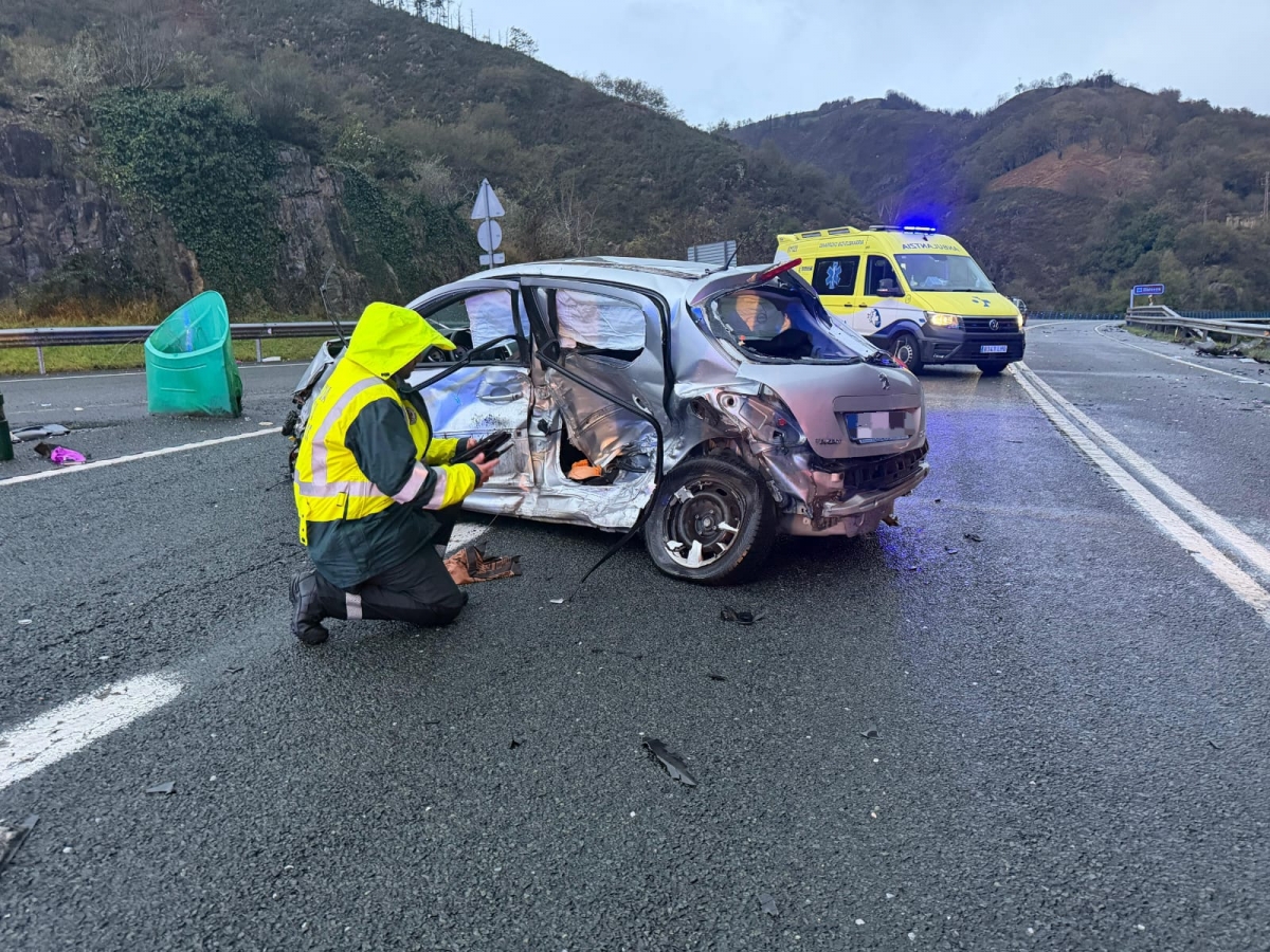Una mujer fallece y dos personas resultan heridas en una colisión múltiple con cuatro vehículos en Bera