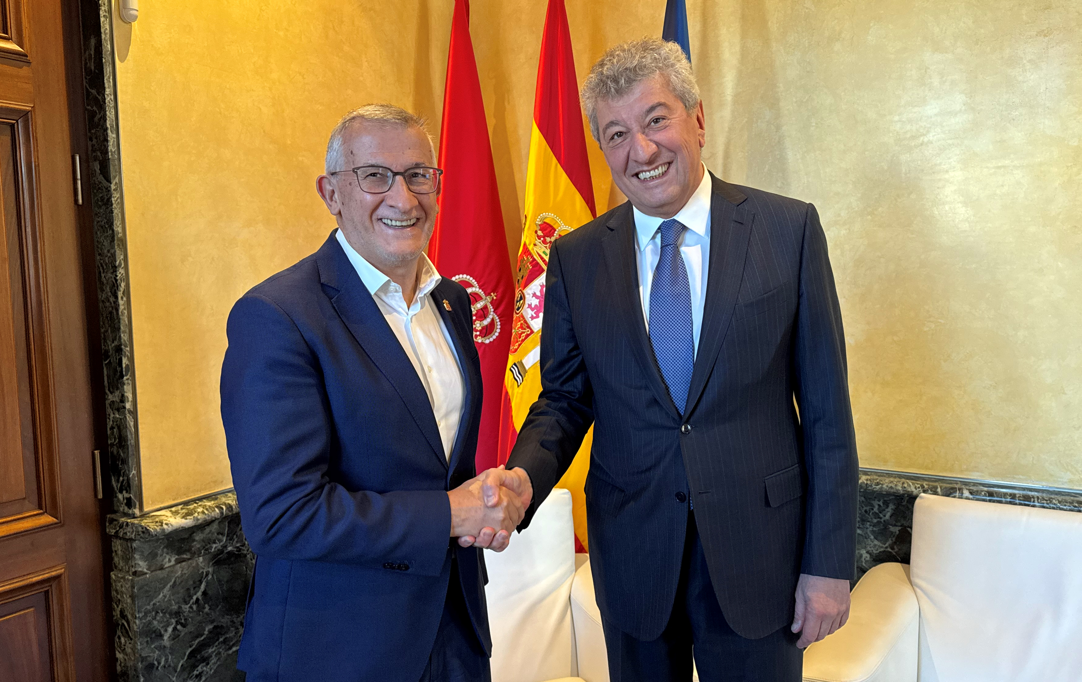 El vicepresidente Taberna recibe al embajador de Azerbaiyán en su visita institucional a Navarra