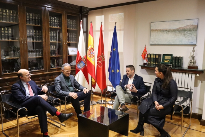 Toquero y la CEN debaten sobre la llegada del AVE y el desarrollo industrial de Tudela