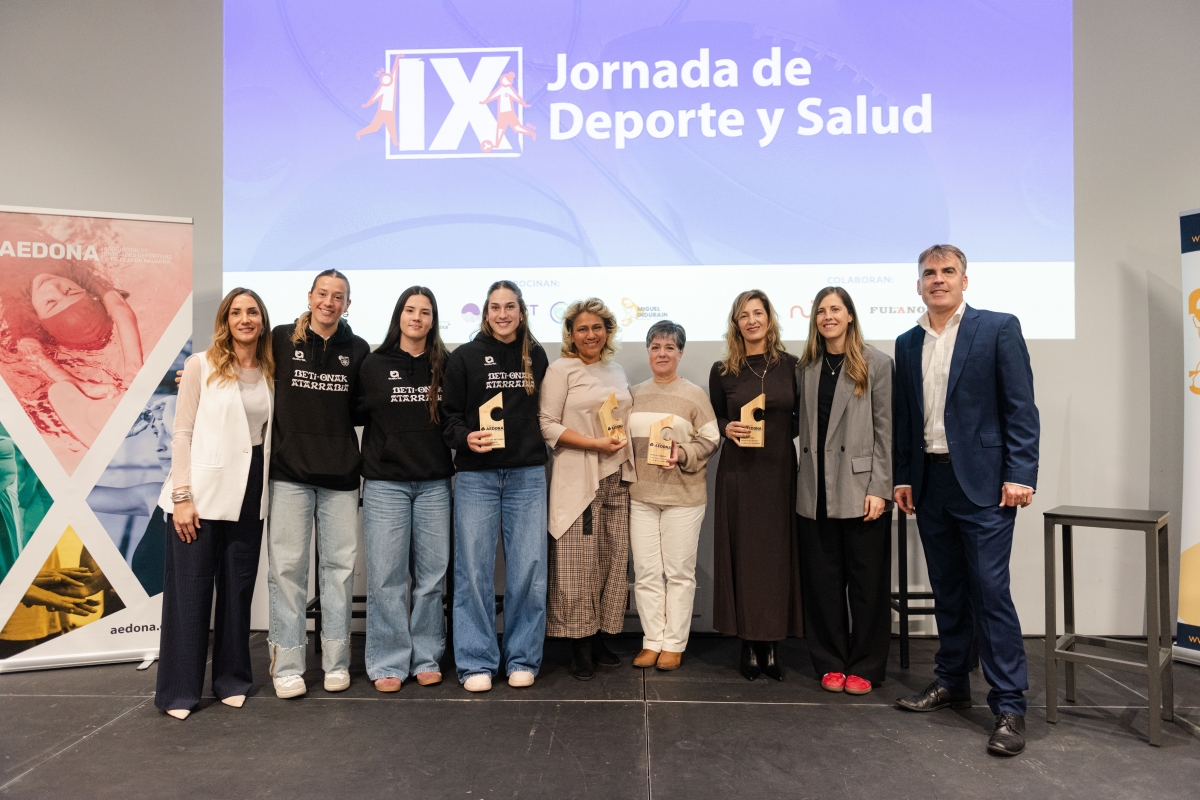 Paula Ostiz, Replasa Beti Onak, Cristina Latienda y Sandra Pérez reciben los Premios AEDONA en Femenino 2025 