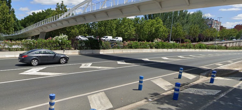 Un motorista de 59 años resulta herido tras sufrir una caída en el acceso a la carretera LO-20 en Logroño