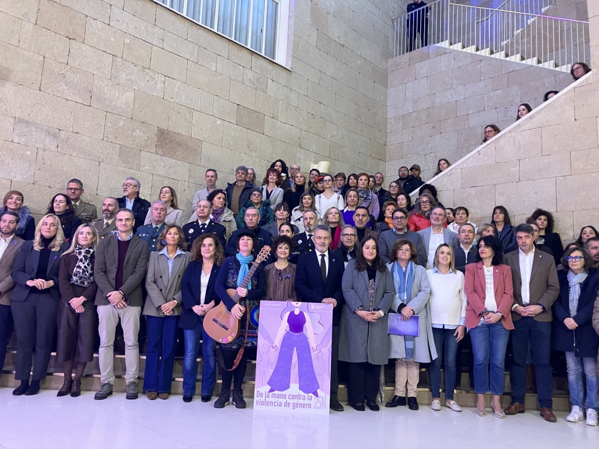 Logroño destaca que la lucha contra la violencia machista “es un desafío colectivo” en el acto del 25N