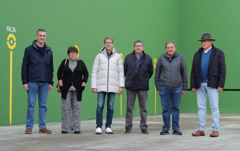 El Gobierno de La Rioja financia con 30.000 euros la renovación del frontón municipal de San Román de Cameros