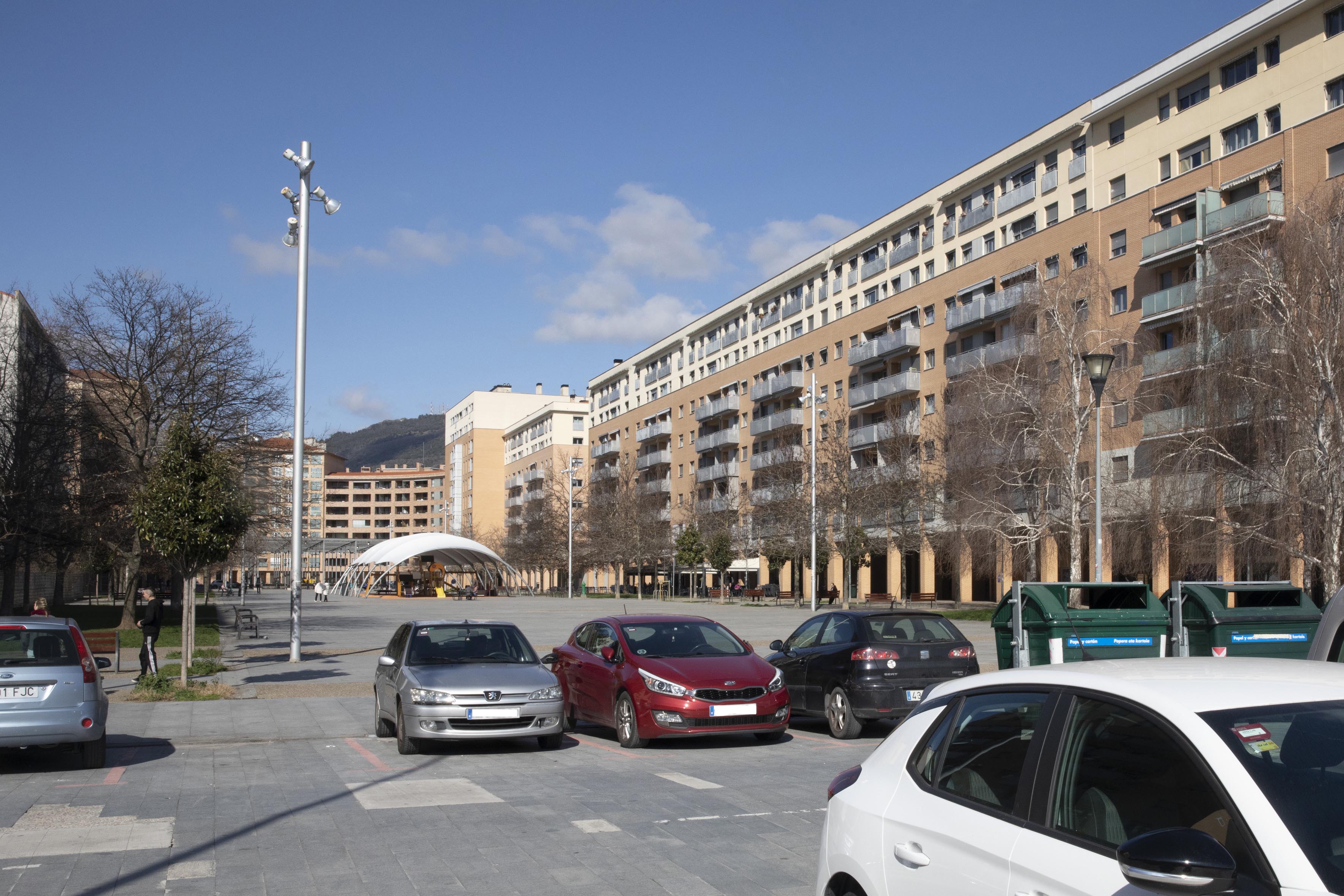 Comienzan los trabajos para ampliar la zona de estacionamiento regulado al sur de Rochapea como zona naranja 24 horas