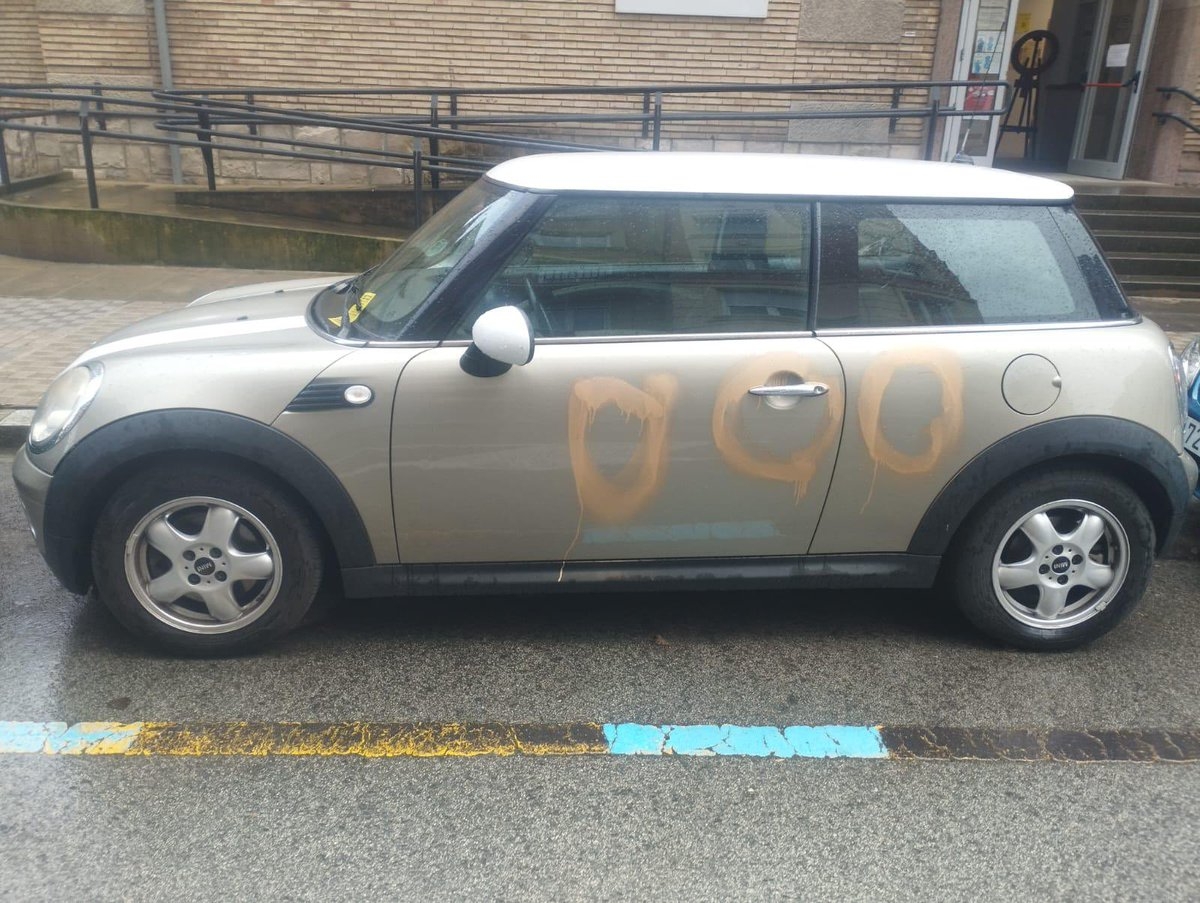 Atacan con pintadas el vehículo de la senadora y ex presidenta del Gobierno, Uxue Barkos