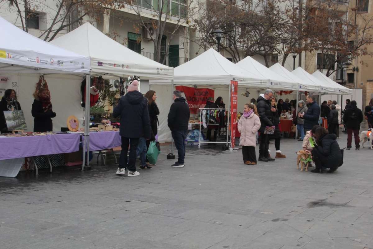 [GALERIA]Tudela se vuelca con los animales en un mercadillo navideño solidario en el Paseo del Queiles​