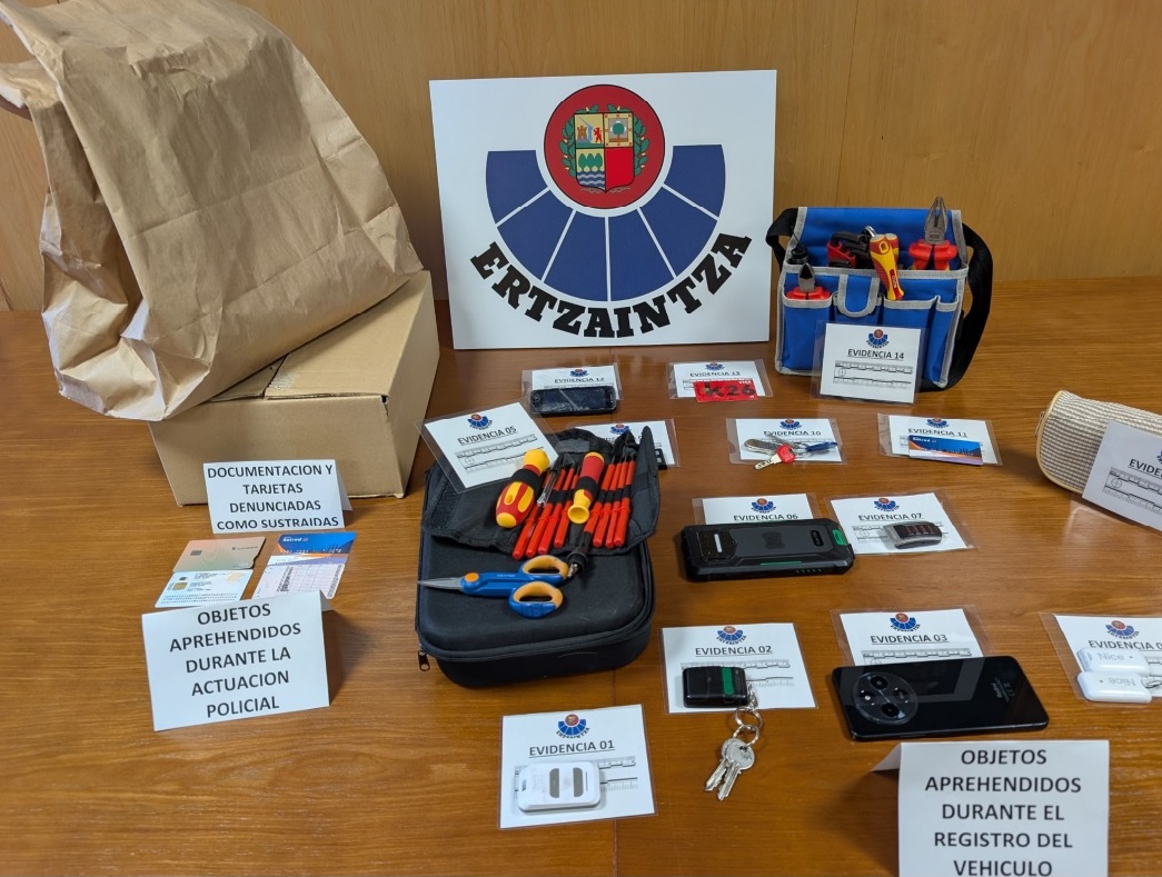 Detenida tras arrollar a una pareja al huir de un robo en un garaje de Irun con un coche sustraído