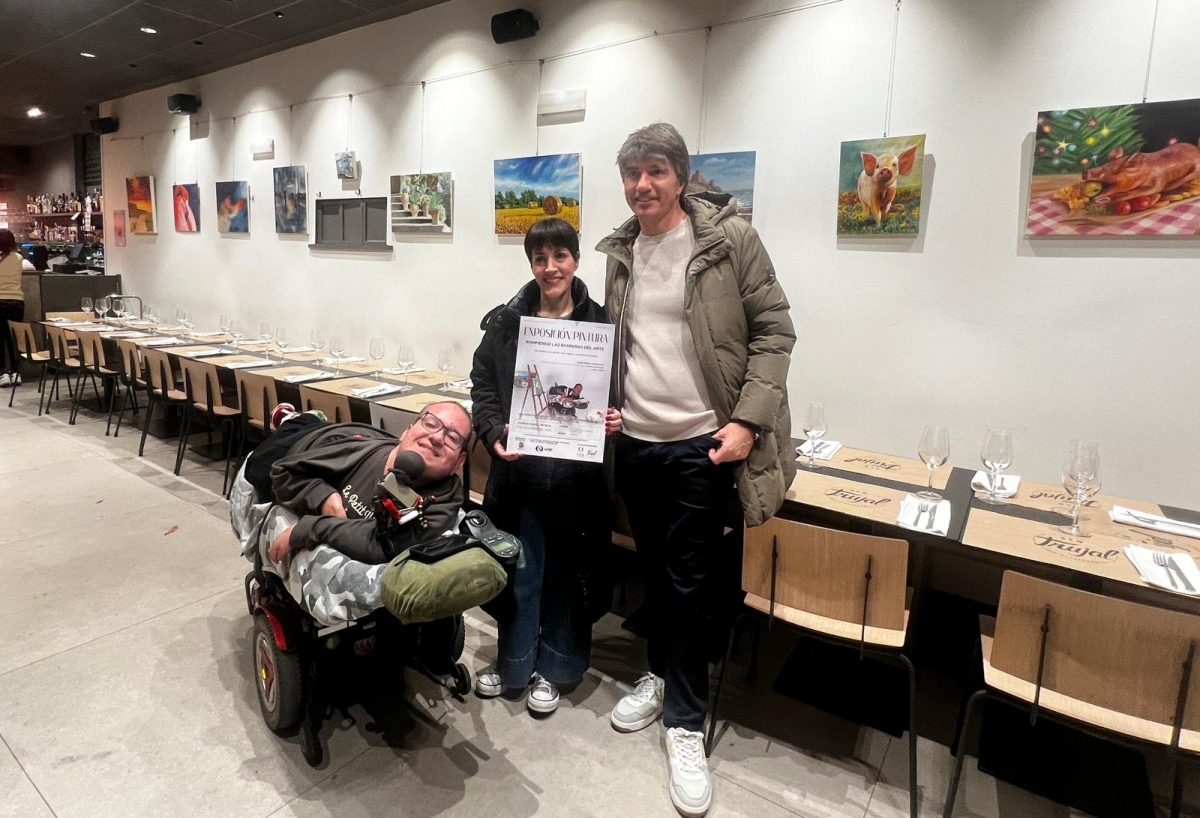 Ayuda In impulsa en Pamplona una exposición de José Luis Mora, el pintor que crea sus obras con la boca