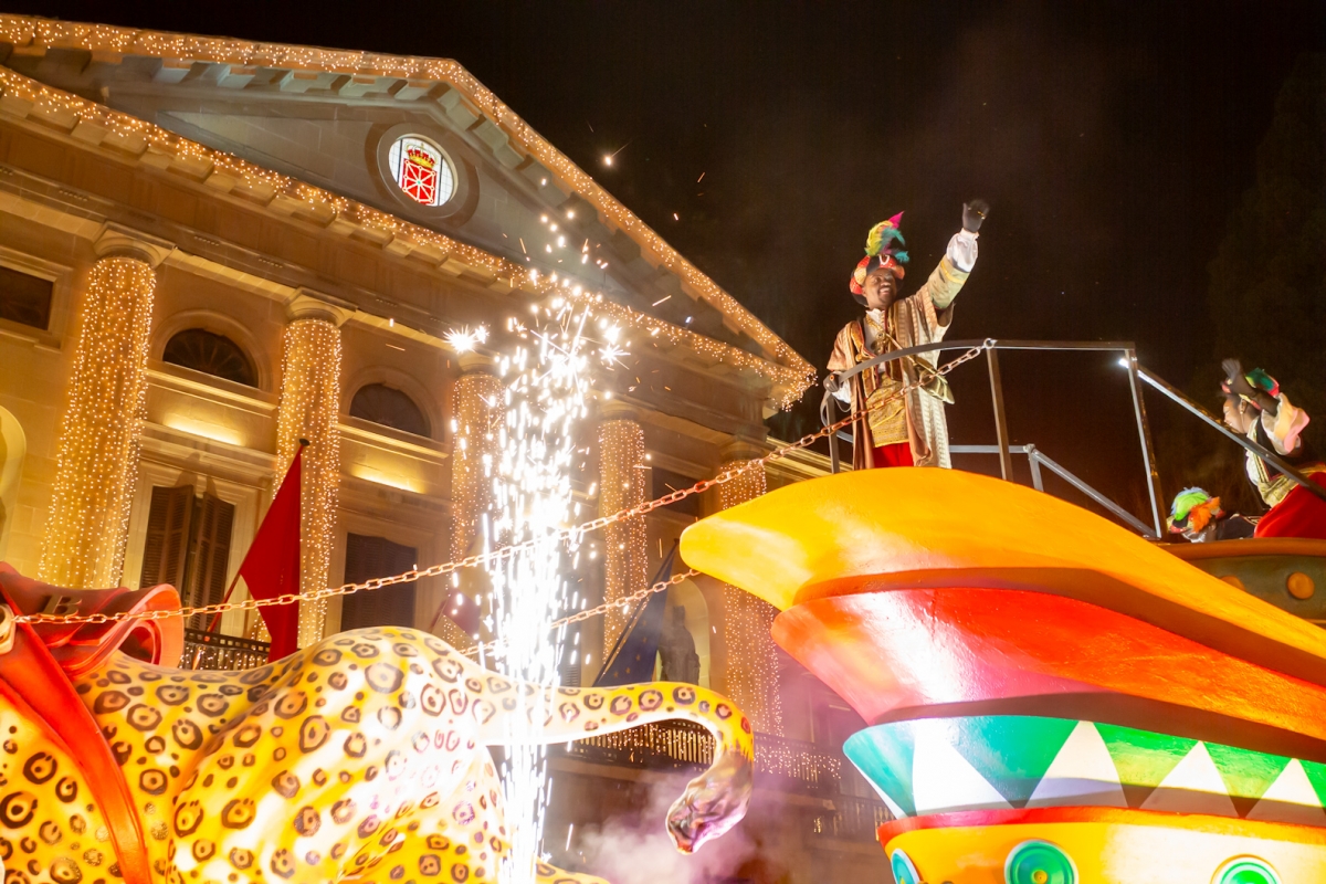 [GALERIA] Los Reyes Magos llevaron su magia y rompieron el hielo en una noche gélida en Pamplona 