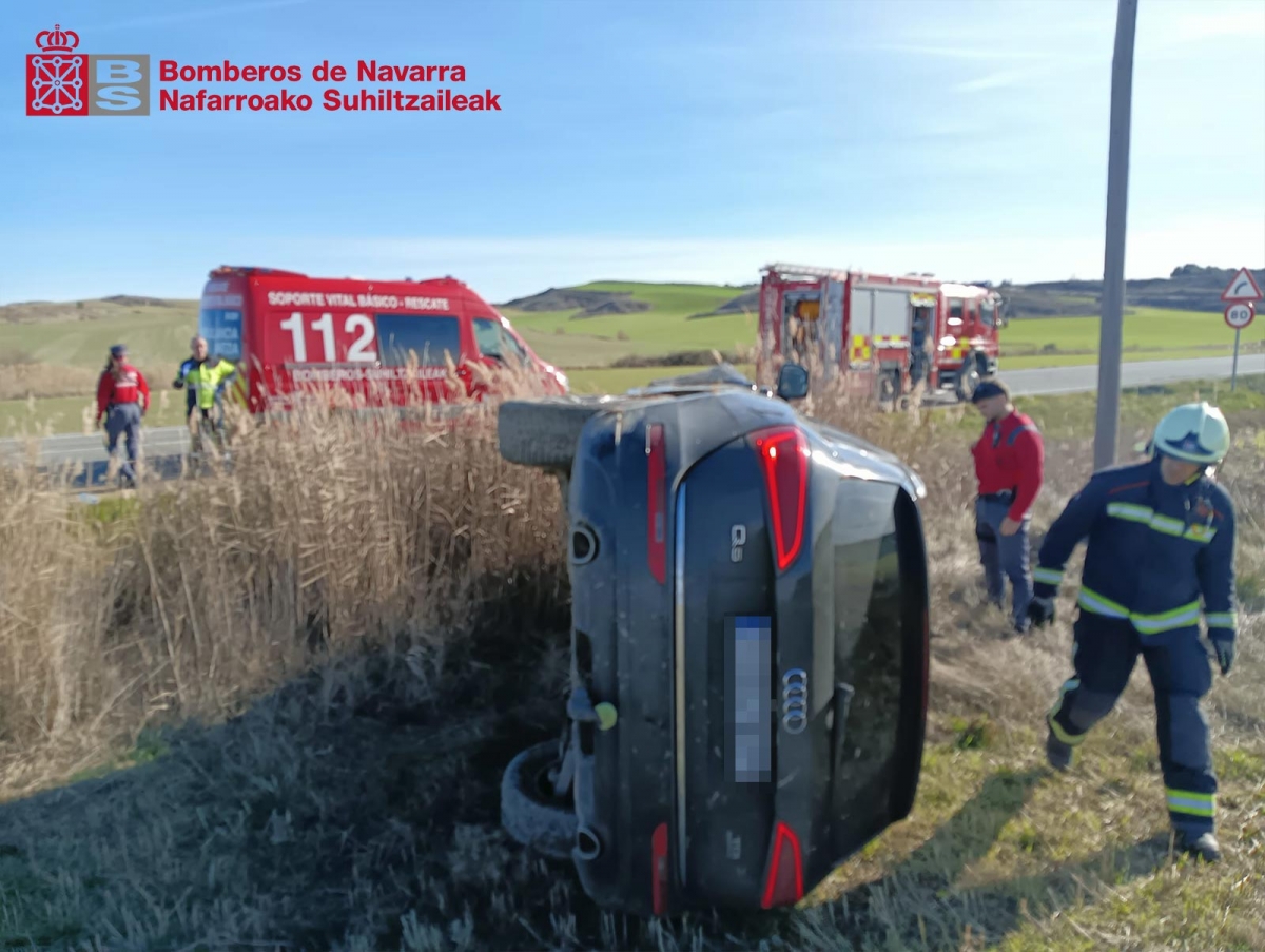 Un hombre, de 28 años, herido leve tras salirse de la carretera y volcar con su coche en la NA-122, en Allo