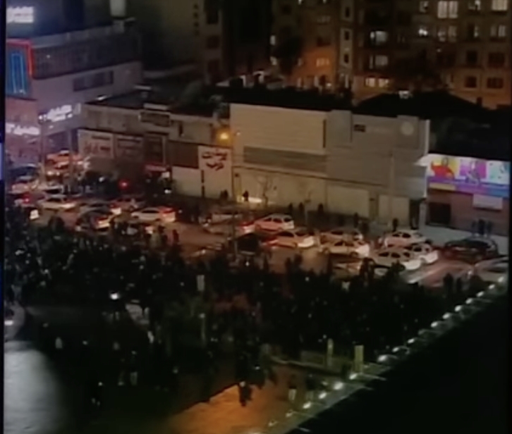 Revuelta en Irán: protestas masivas desafían al régimen tras el corte de internet, con decenas de muertos