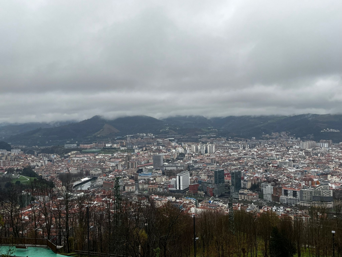 Detenido en Bilbao por intentar agredir sexualmente a una mujer y robarle el bolso en el parque de Miribilla