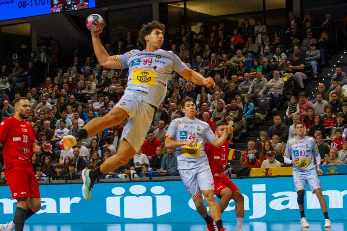 Los Hispanos sacan garra y superan con solvencia a Túnez (37-28)