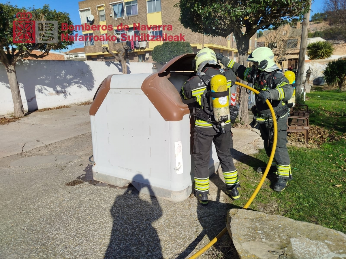 Bomberos intervienen en Sartaguda y Sesma por sendos incendios en un contenedor y en un vehículo