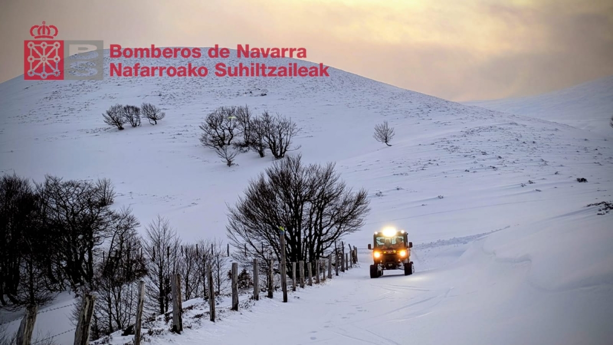Rescatadas dos personas y un perro que estaban desorientados en la nieve en la Sierra de Aralar