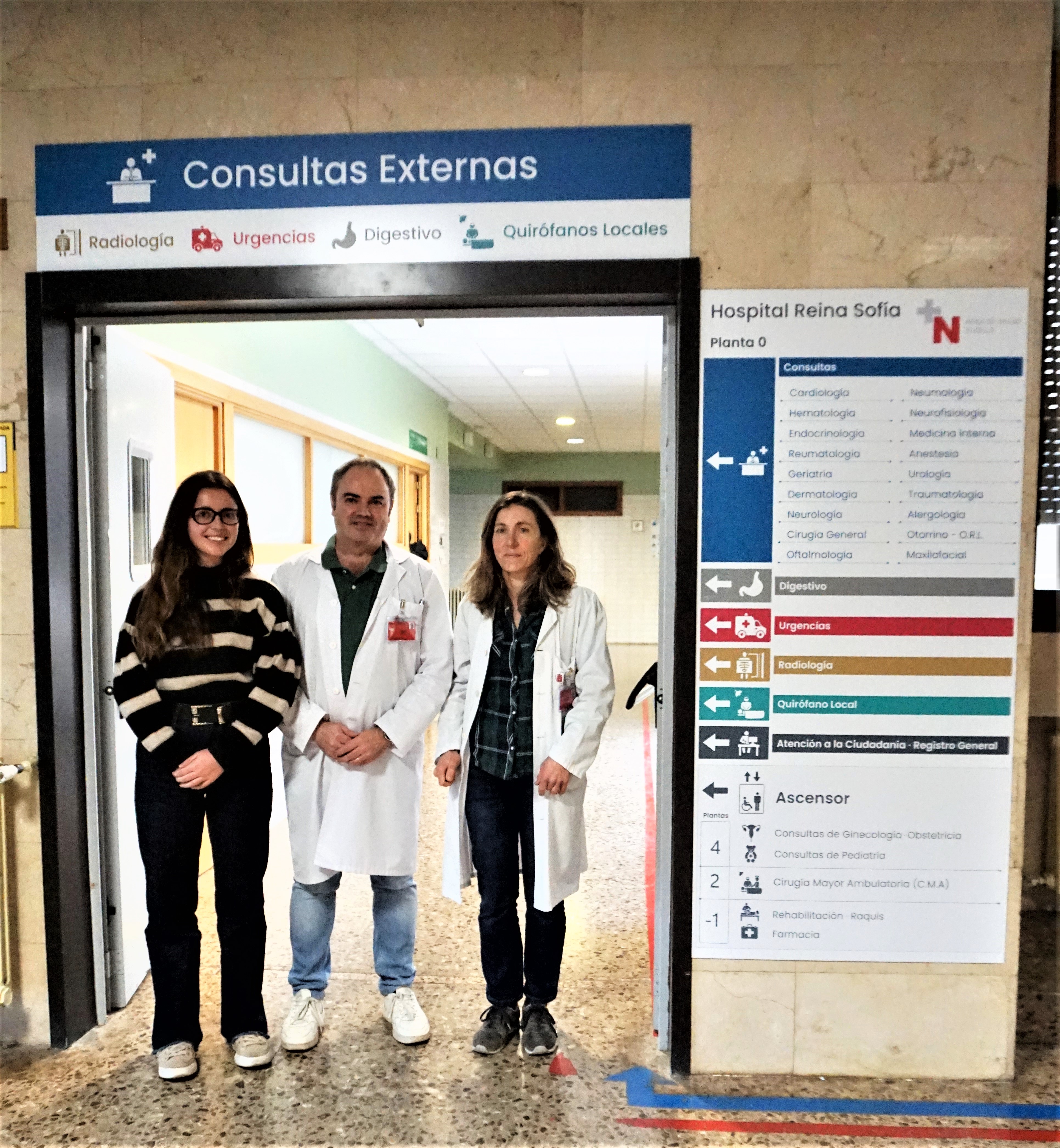 De izquierda a derecha, Itsaso Iriondo, técnica de la Fundación Iddeas, Santiago Urmeneta, jefe del Servicio de Atención a la Ciudadanía y Apoyo a la gestión del AST y María Carmen Sola Sorbet,  arquitecta técnica de la Sección de Mantenimiento de in - 