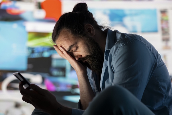Cómo volver al trabajo tras las Navidades sin caer en el tecnoestrés