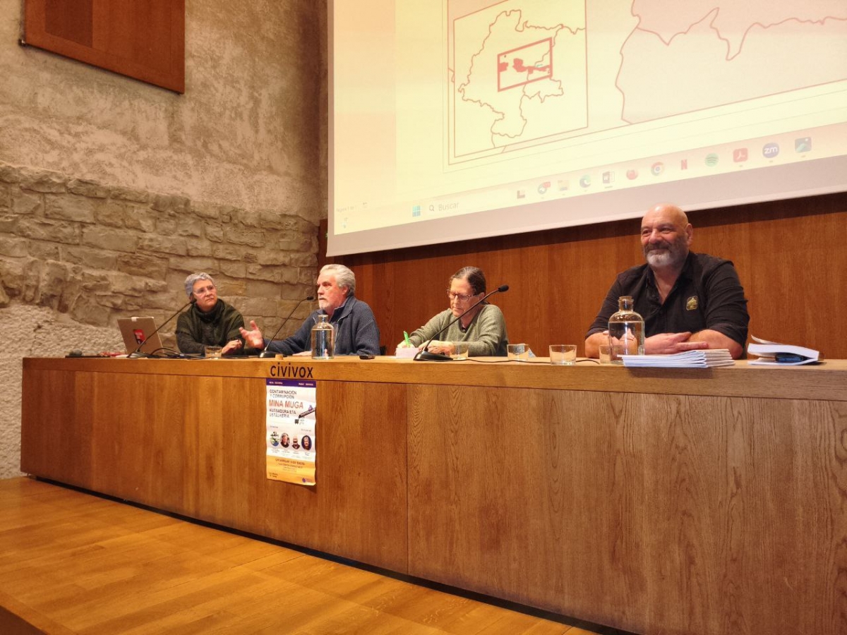 Expertos y colectivos alertan en Iruñea sobre los riesgos ambientales y la especulación en torno a Mina Muga