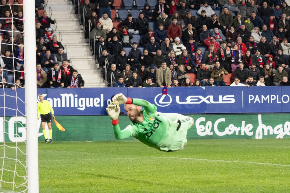 Osasuna remonta con garra al Real Oviedo gracias a un doblete de Budimir y un gol agónico de Víctor Muñoz