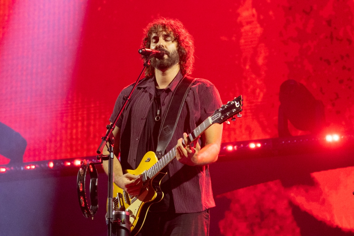 Mikel Izal también acompañará a Laura Pausini en su concierto de inicio de gira mundial en Pamplona