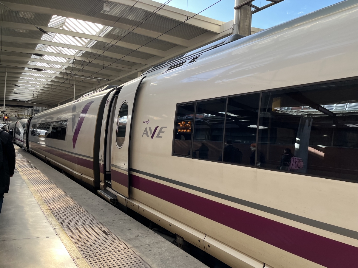 Ascienden a 40 los fallecidos tras descarrilar y chocar dos trenes en Adamuz (Córdoba)