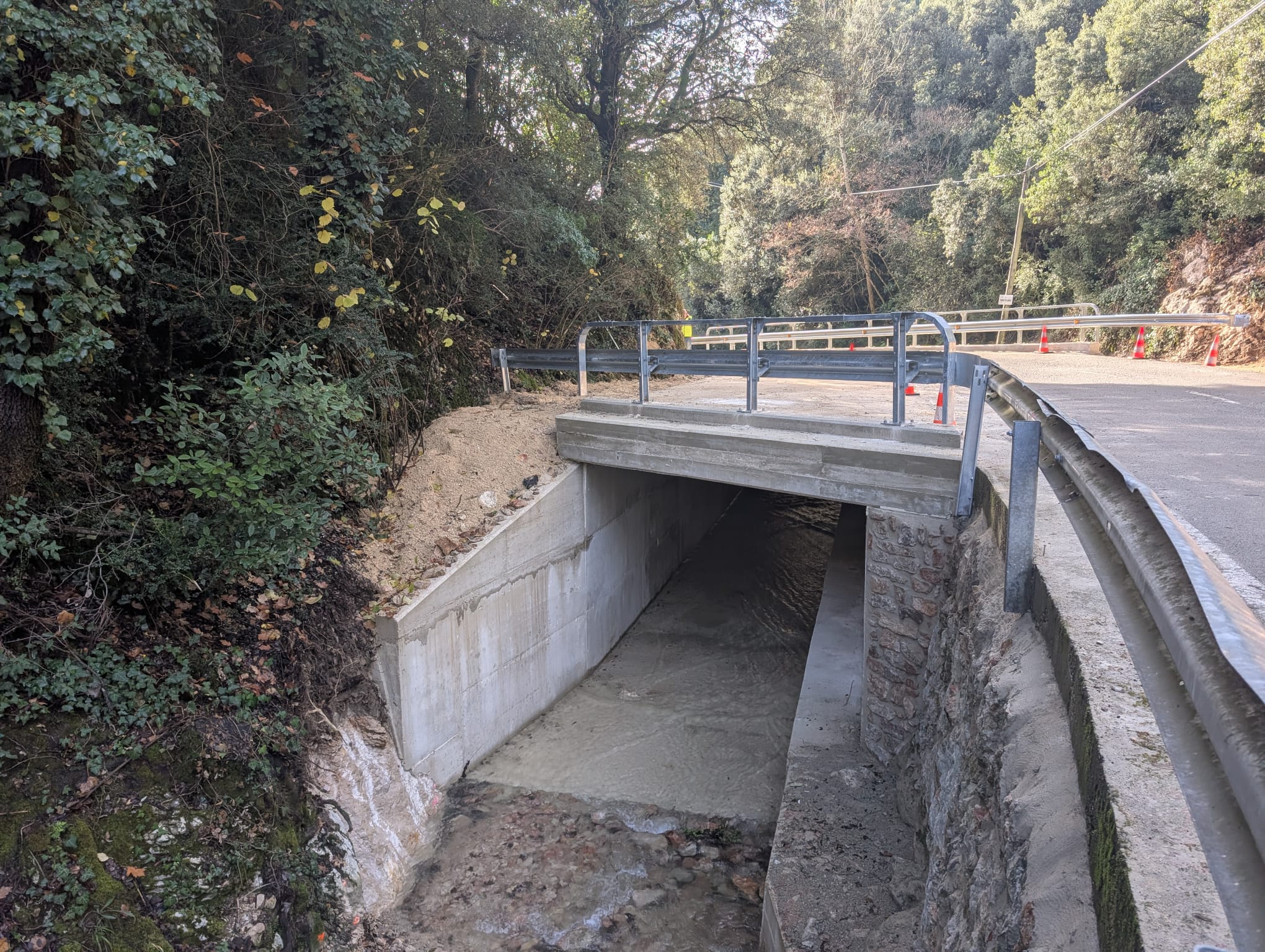 Finalizados los trabajos de ampliación y refuerzo estructural del puente sobre el río Galbarra