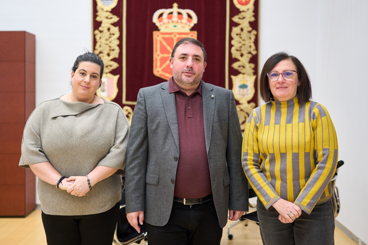 El Parlamento Foral abre la puerta a una jornada sobre adicciones desde un enfoque de derechos