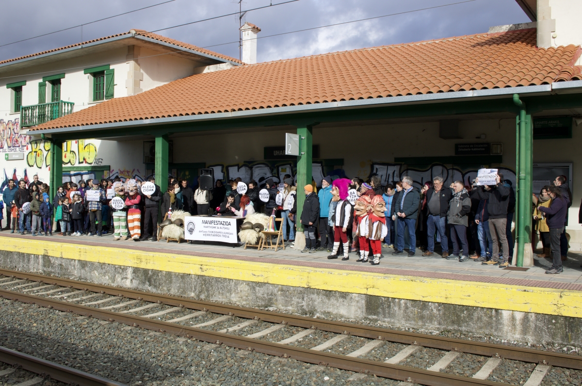 Movilización en Uharte Arakil contra el proyecto del TAV y en defensa del modelo de Tren Social